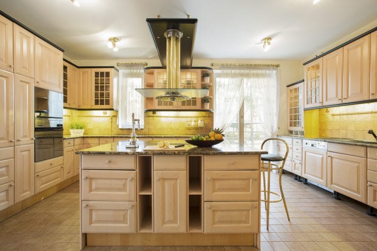 Old-fashioned-spacious-kitchen-with-island-768x512.jpg