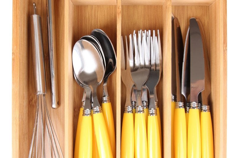 Wooden-cutlery-box-with-checked-cutlery-isolated-on-white-800x533.jpg